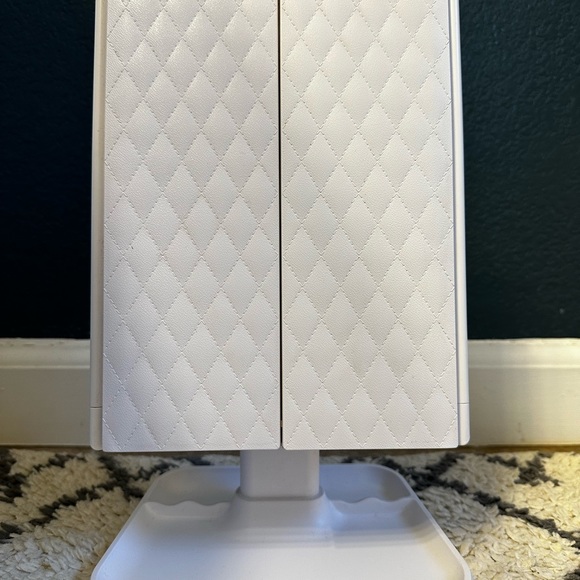 Makeup Mirror - Picture 3 of 6